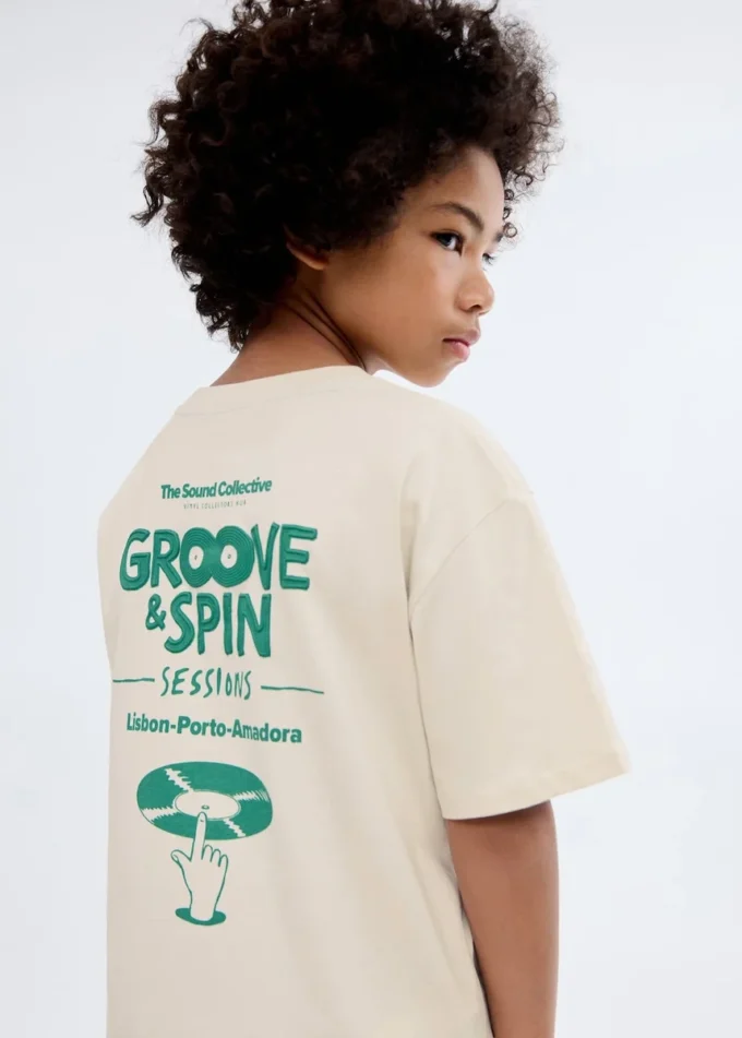 T-shirt à lettres imprimées en relief