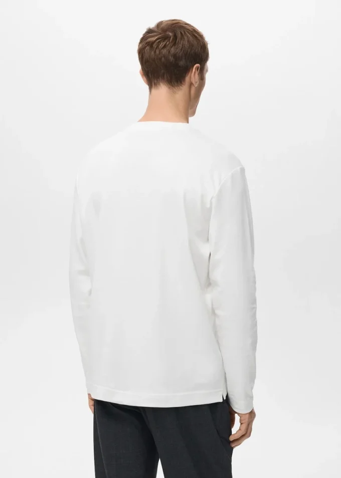 T-shirt à manches longues et coupe classique