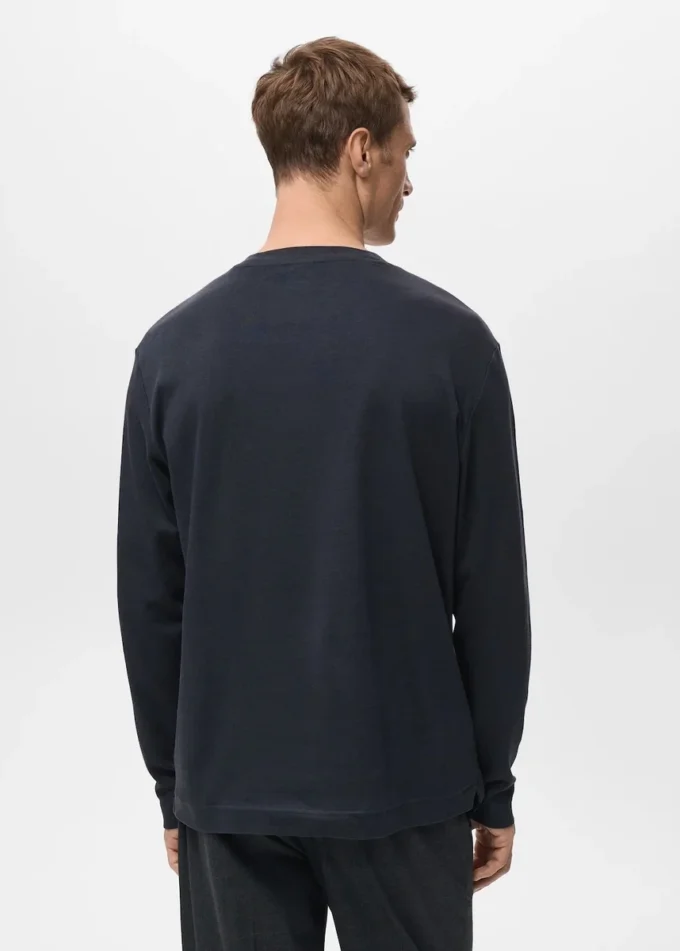 T-shirt à manches longues et coupe classique