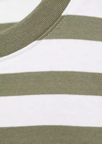 T-shirt rayé à poche poitrine