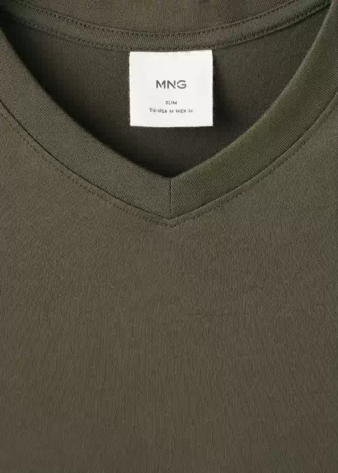 T-shirt slim fit à col en V 100 % coton