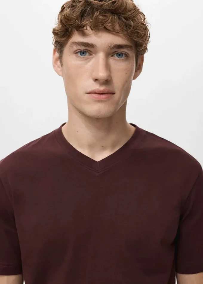 T-shirt slim fit à col en V 100 % coton