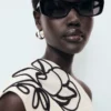 Top asymétrique brodé de fleurs