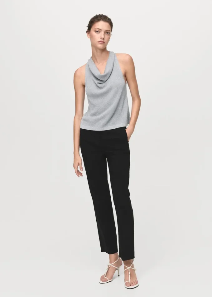 Top en maille lurex avec encolure drapée.