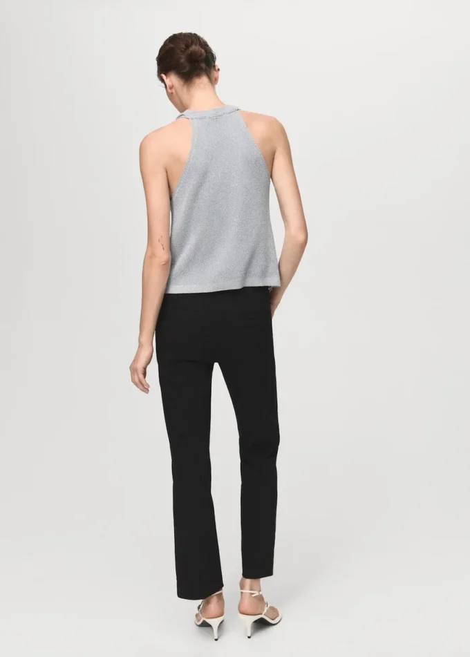 Top en maille lurex avec encolure drapée.