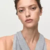 Top en maille lurex avec encolure drapée.