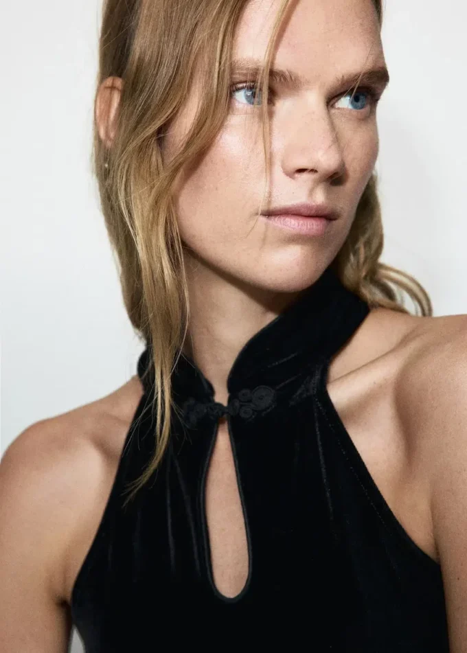 Top en velours à col licou et boutons