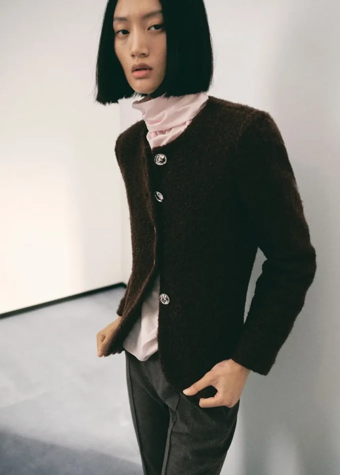 Veste bouclée avec boutons bijoux