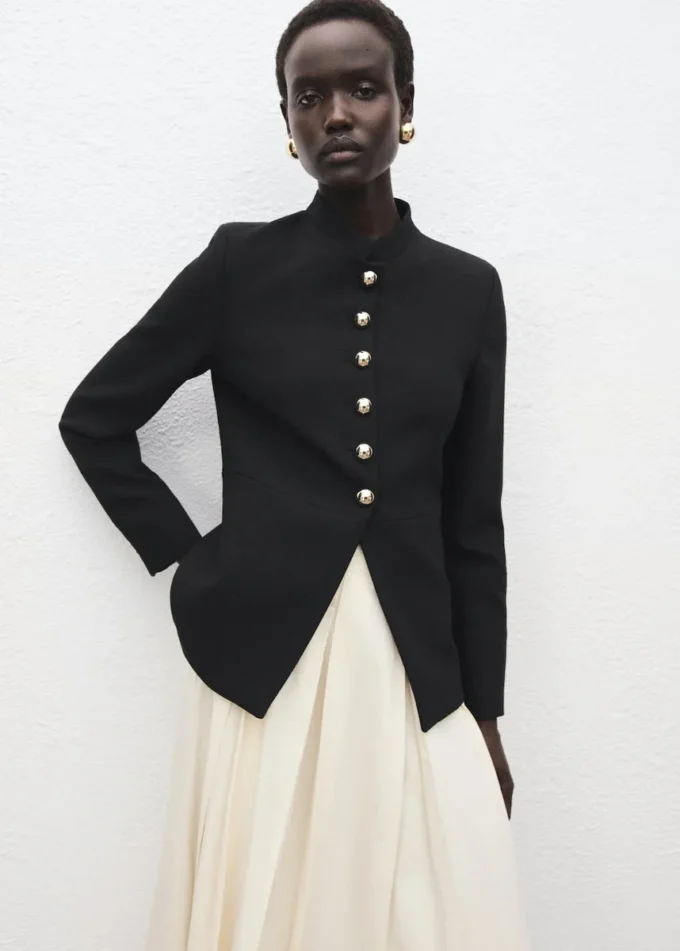 Veste à col montant et boutons bijoux