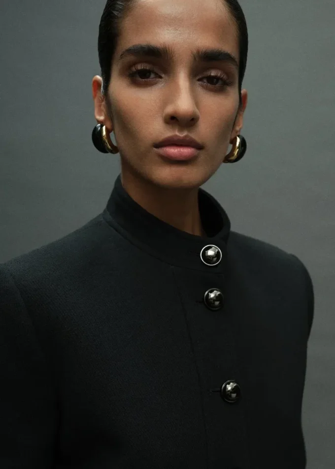 Veste à col montant et boutons bijoux