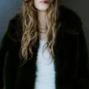 Veste courte en fausse fourrure