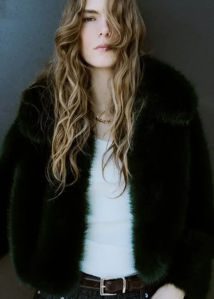 Veste courte en fausse fourrure