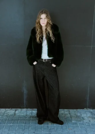 Veste courte en fausse fourrure