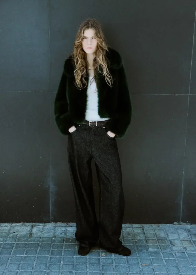 Veste courte en fausse fourrure