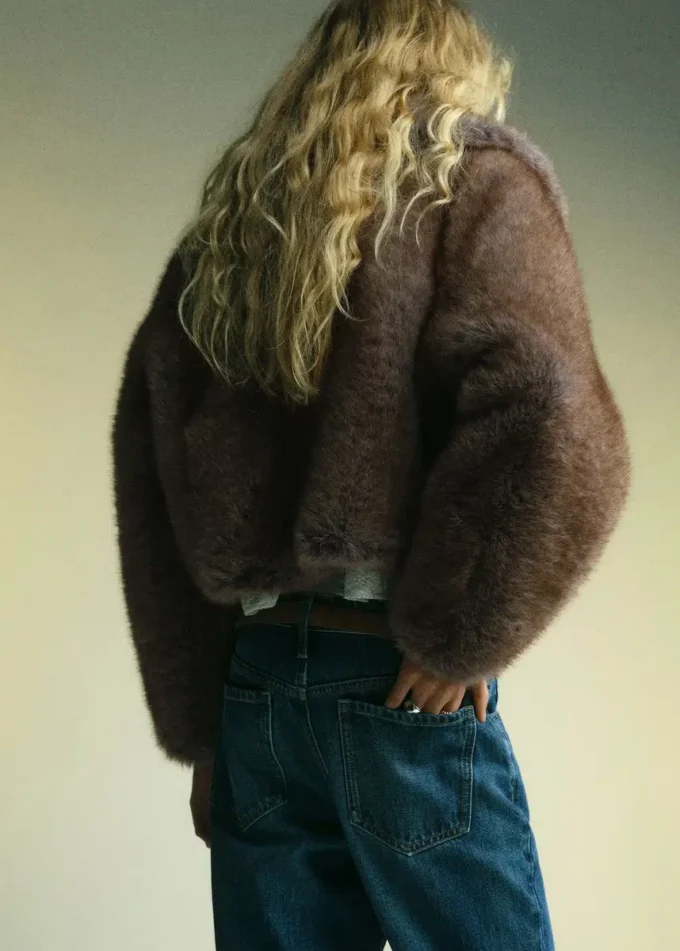 Veste courte en fausse fourrure
