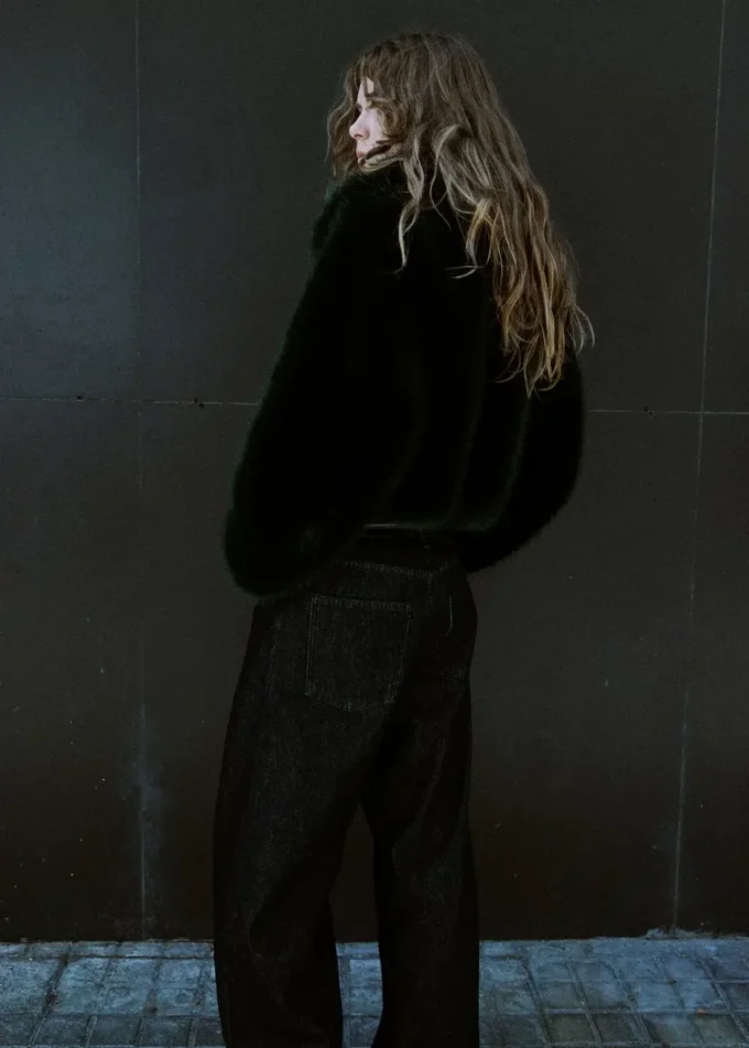 Veste courte en fausse fourrure
