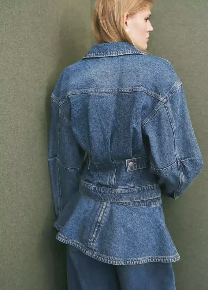 Veste en denim ajustée avec poches