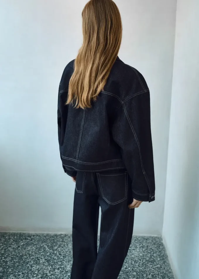 Veste en denim avec coutures décoratives
