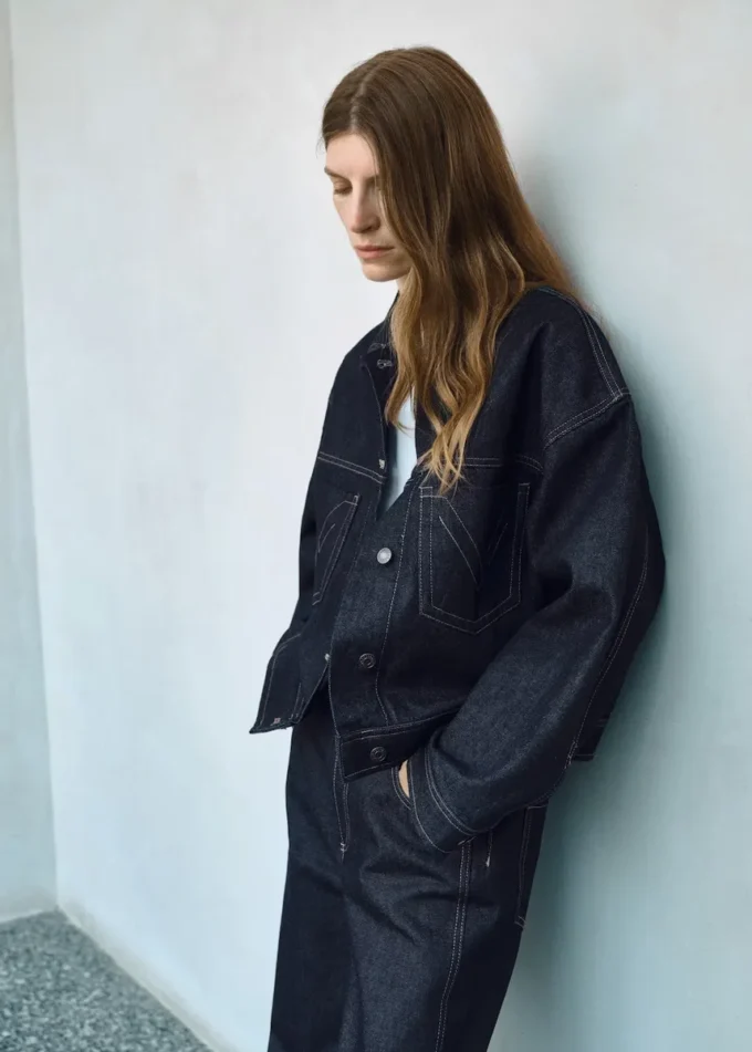 Veste en denim avec coutures décoratives