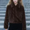 Veste en fausse fourrure avec revers