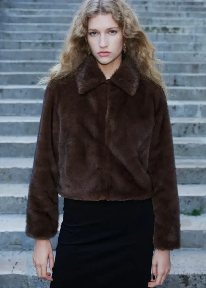 Veste en fausse fourrure avec revers