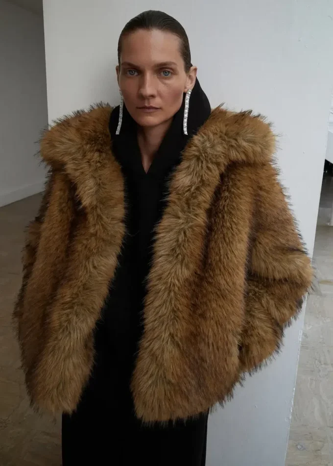 Veste en fausse fourrure avec revers