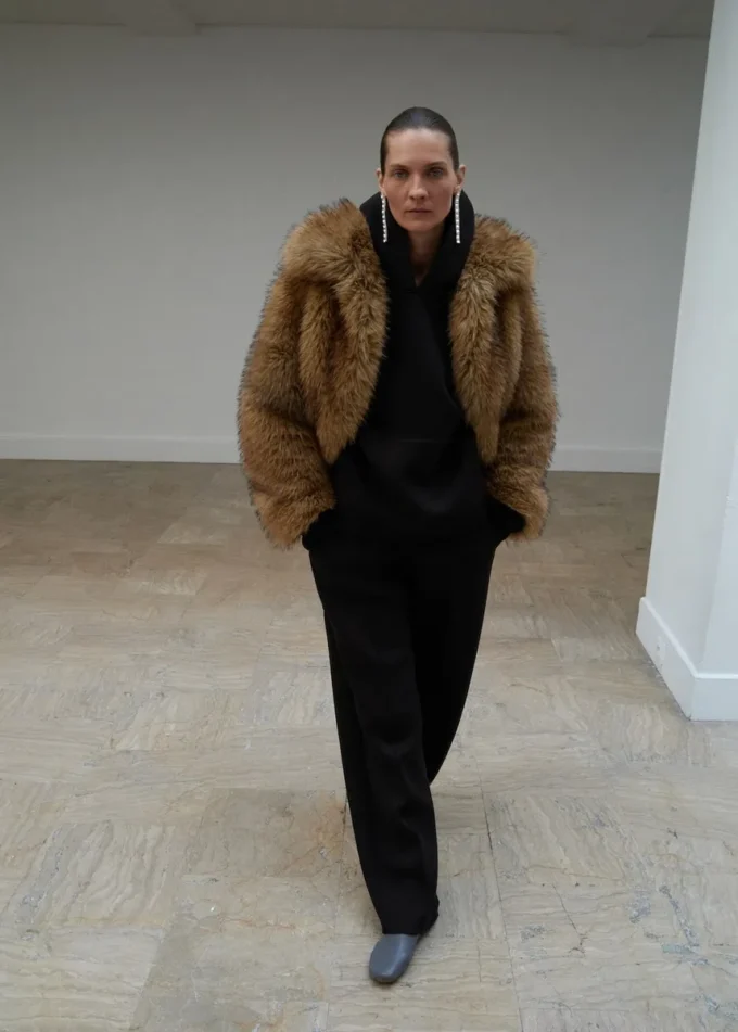 Veste en fausse fourrure avec revers