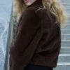 Veste en fausse fourrure avec revers