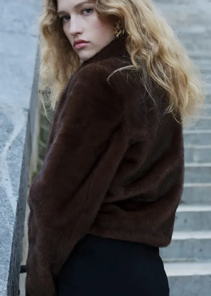Veste en fausse fourrure avec revers