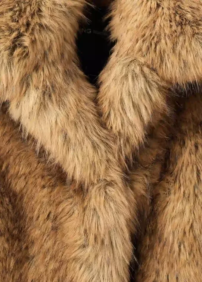 Veste en fausse fourrure avec revers