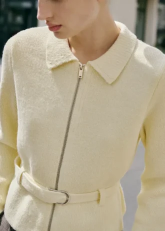 Veste en maille avec ceinture et boucle