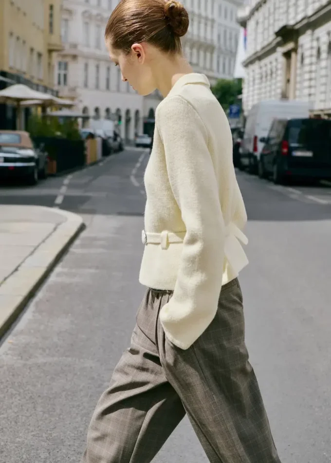 Veste en maille avec ceinture et boucle