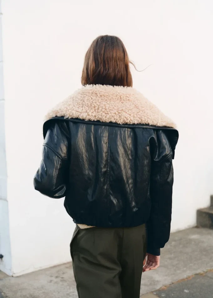Veste en simili cuir avec col en peau lainée