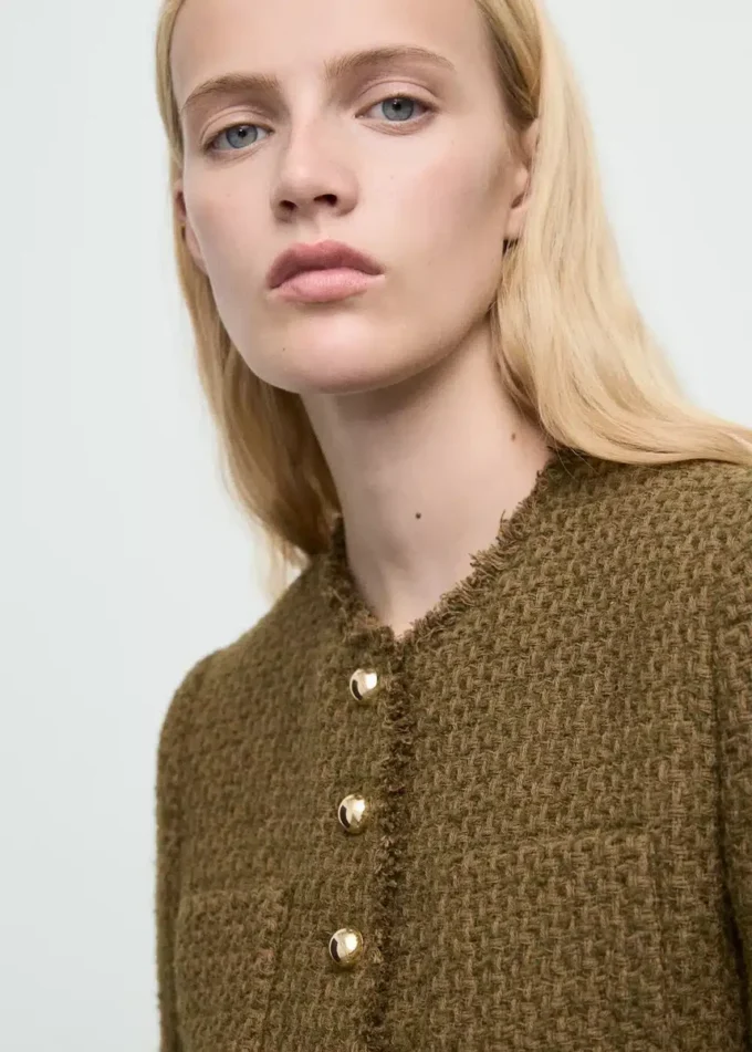 Veste en tweed avec boutons bijoux